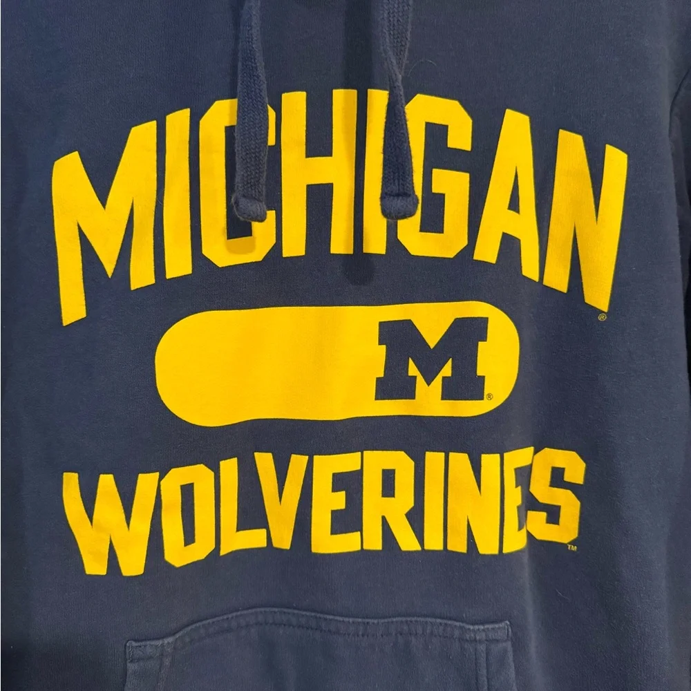 Michigan Wolverines University of Michigan Fanatics Blue Hoodie Size Small - Picture 2 of 4